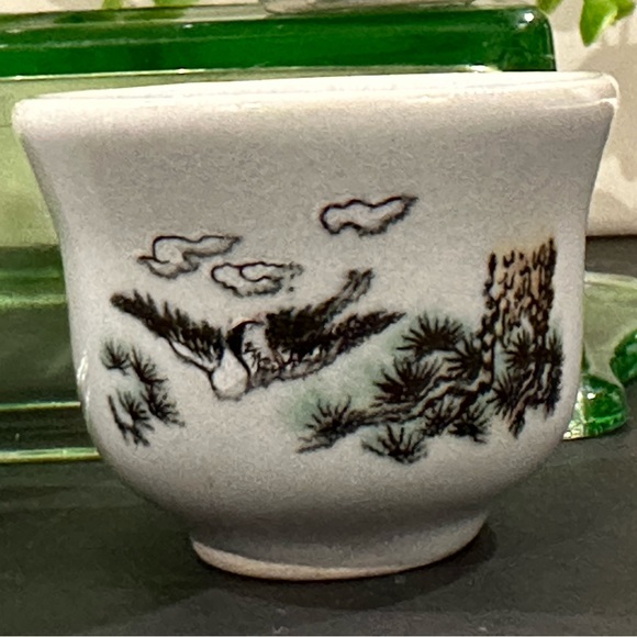 Japanese Asian Tea  Cups (4) - Picture 3 of 4